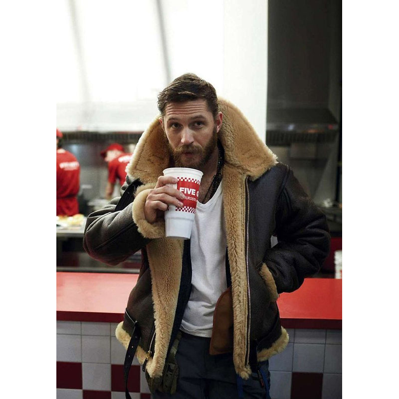 Man wearing a brown aviator jacket in the city