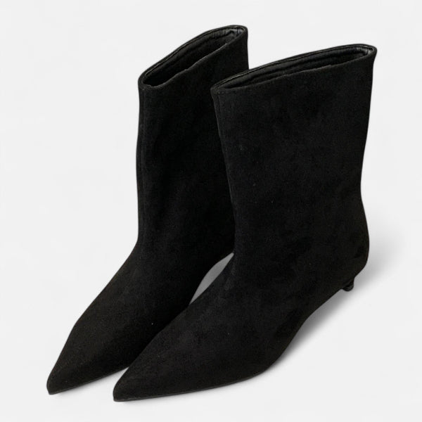 Women's Pointed Ankle Boots for Cooler Seasons