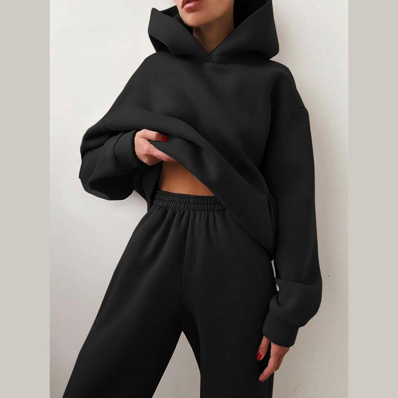 Women's hooded sweatshirt and jogger set in black – front view